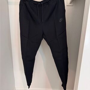 Nike Nike Sportswear Tech Fleece Black Jogger Pants